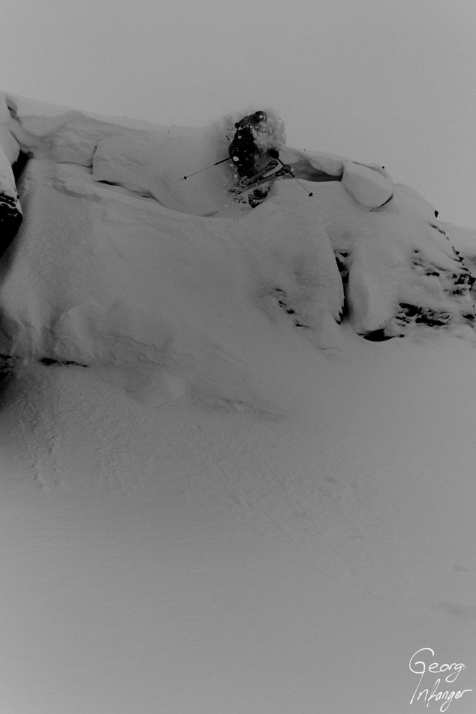 Herbert Kuster in Engelberg - bw engelberg freeride herbert kuster powder skiing 