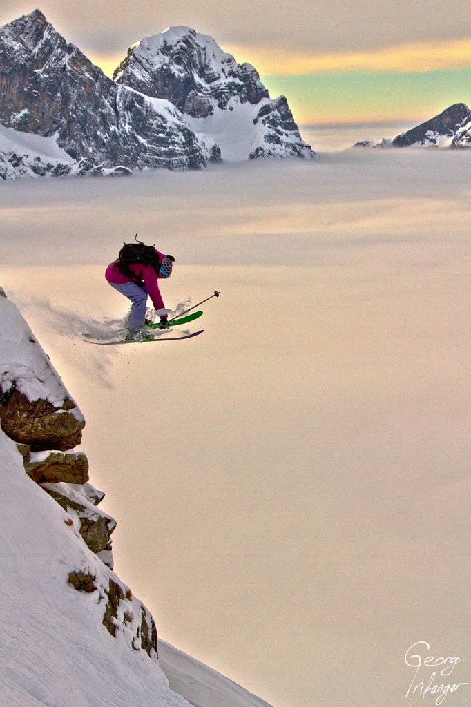 Patrik Vuagnat in Engelberg - abendstimmung cliff drop engelberg freeride laub nebel nebelmeer patrik vuagnat schnee skiing sport winter 