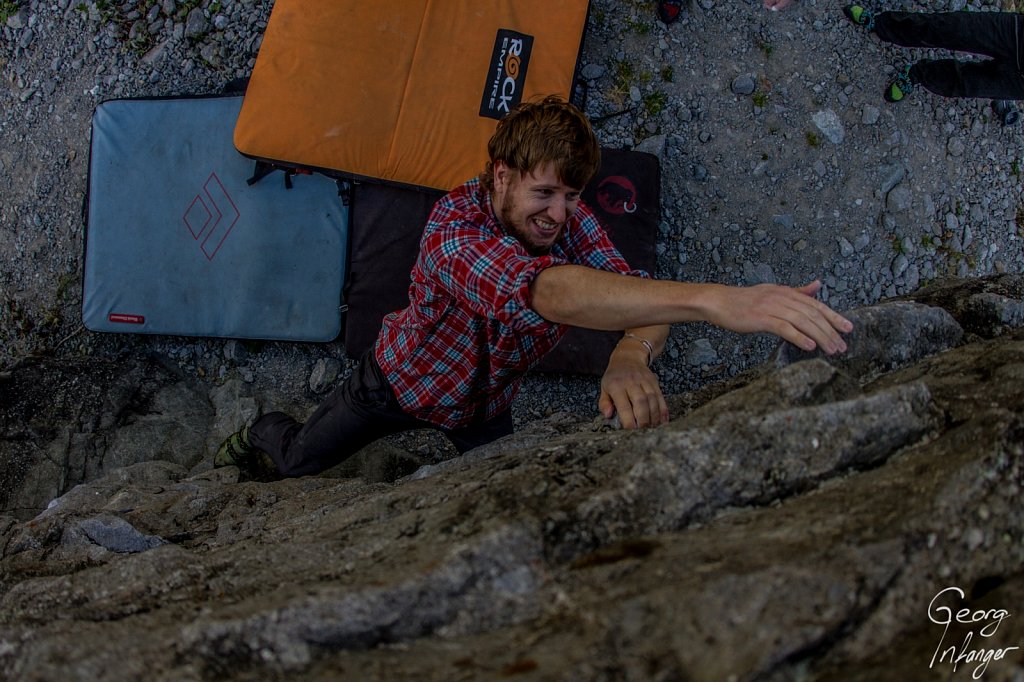 Christian Wuillemin in Engelberg - block dächli bouldern christian wuillemin 