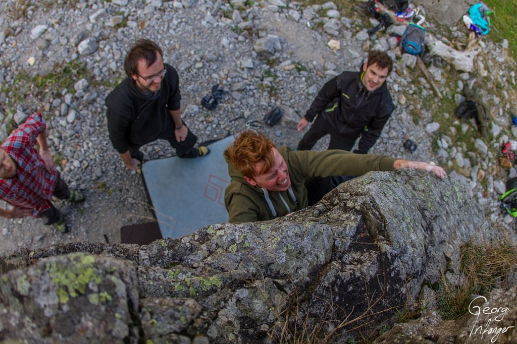 Livio Kindler in Engelberg - block dächli bouldern livio kindler 